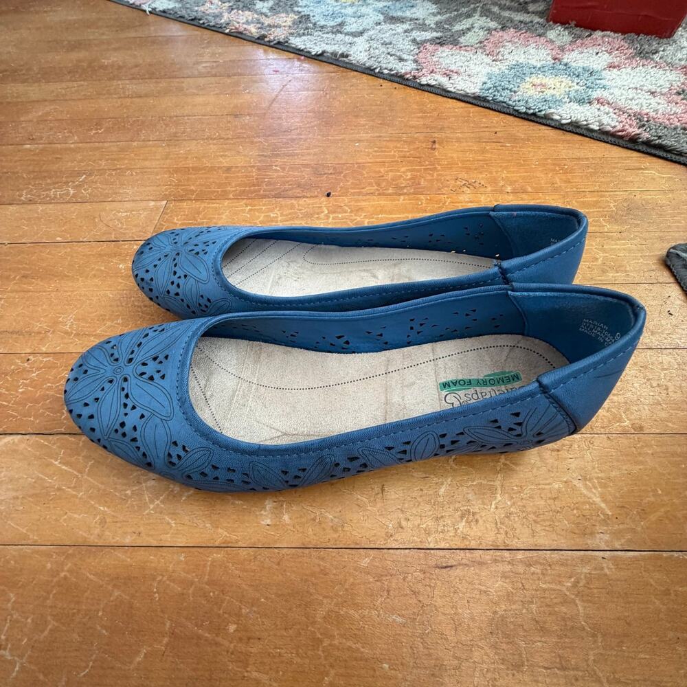 Baretraps Memory Foam Mariah Flats Brown Cut-Out Floral Pattern Shoes Size 8 - Picture 3 of 6